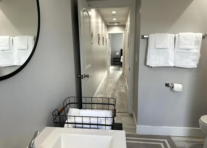 Charming 2br Near Downtown & Attractions *