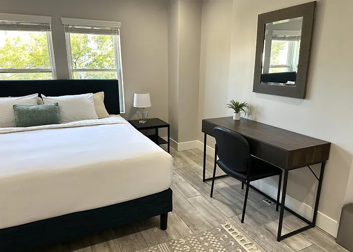 Charming 2br Near Downtown & Attractions
