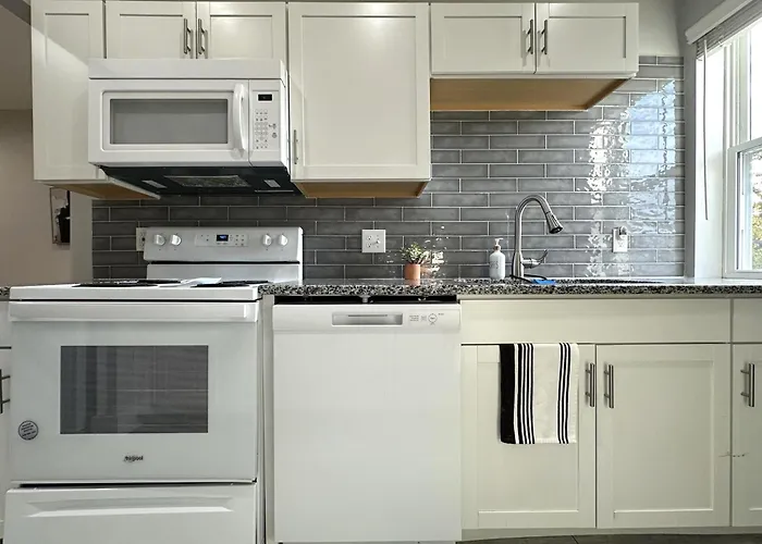 Charming 2br Near Downtown & Attractions
